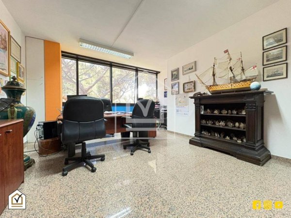 ufficio in vendita a Bari in zona Poggiofranco