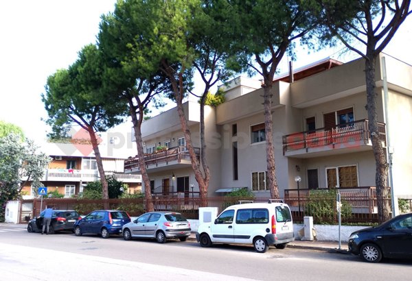 casa indipendente in vendita a Bari in zona Picone
