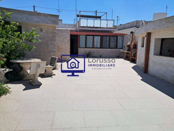 casa indipendente in vendita a Bari in zona Torre a Mare