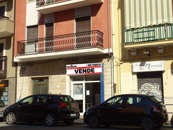 negozio in vendita a Bari in zona Carrassi