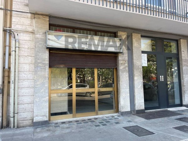 negozio in vendita a Bari in zona Murat