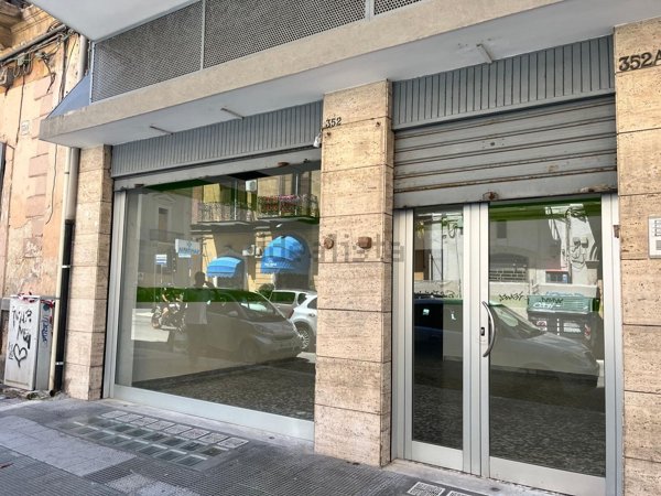 locale commerciale in vendita a Bari in zona Libertà