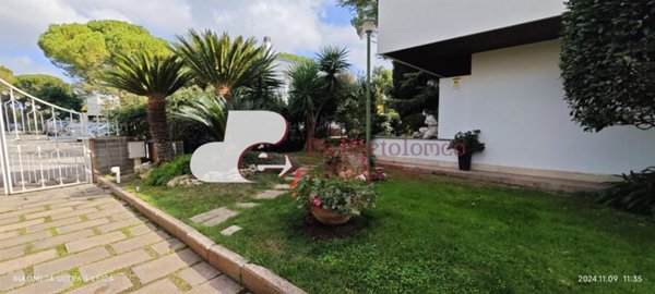 casa indipendente in vendita a Bari in zona Parco Adria