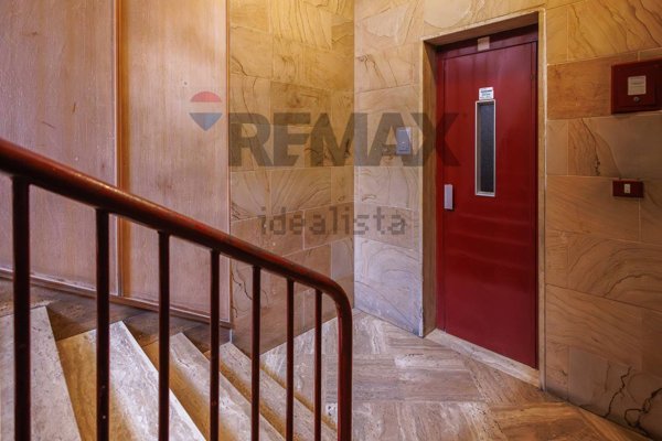 ufficio in vendita a Bari in zona Picone
