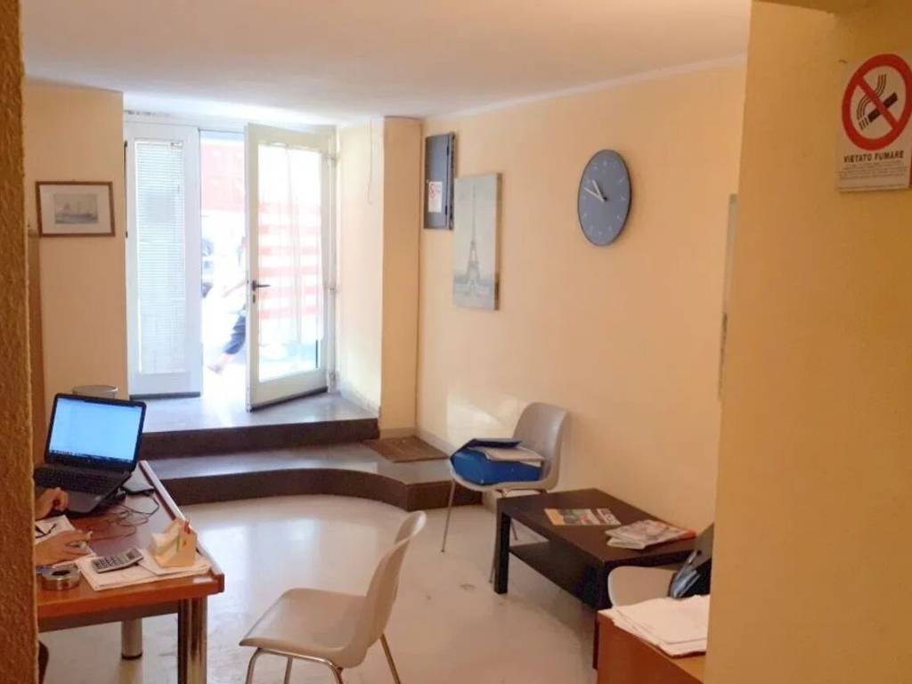 negozio in vendita a Bari in zona Murat