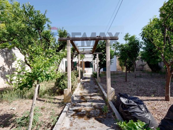 casa indipendente in vendita a Bari in zona Loseto