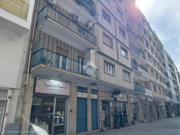 locale commerciale in vendita a Bari in zona Carrassi