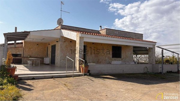 casa indipendente in vendita a Bari in zona Torre a Mare