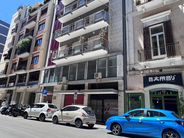 negozio in vendita a Bari in zona Murat
