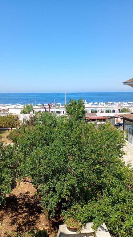 casa indipendente in vendita a Bari in zona Fesca