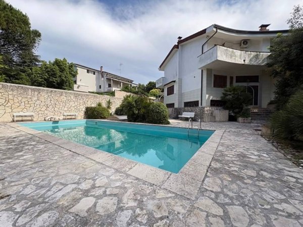 casa indipendente in vendita a Bari in zona Poggiofranco