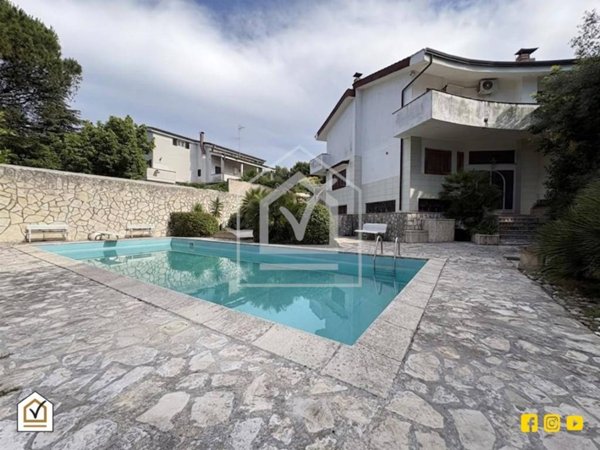 casa indipendente in vendita a Bari in zona Poggiofranco