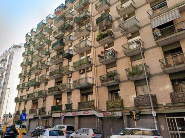 negozio in vendita a Bari in zona Libertà