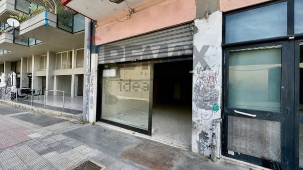 locale commerciale in vendita a Bari in zona Carrassi