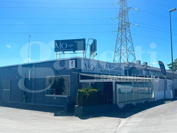 negozio in vendita a Bari in zona Picone