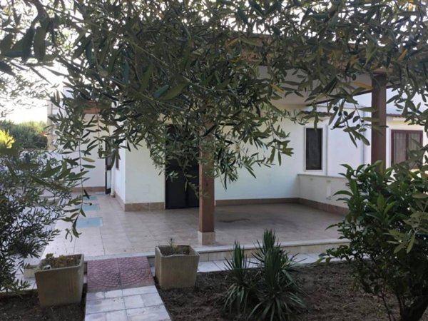 casa indipendente in vendita a Bari in zona Carbonara