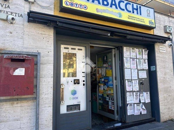 negozio in vendita a Bari in zona Japigia
