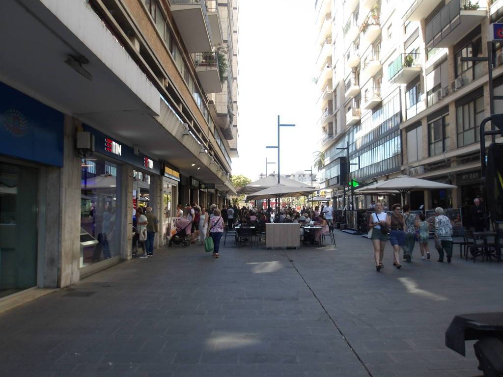 negozio in vendita a Bari in zona Murat