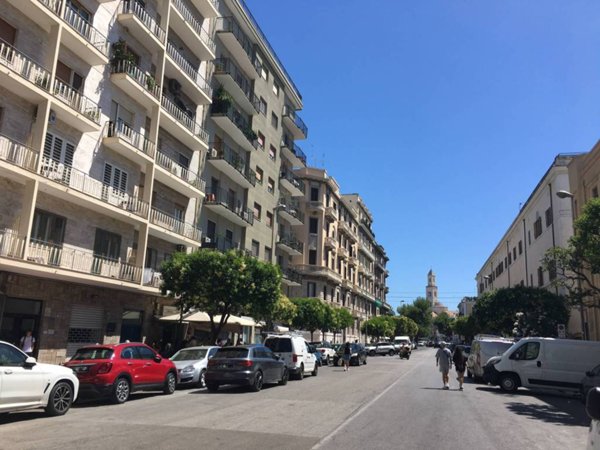negozio in vendita a Bari in zona Murat