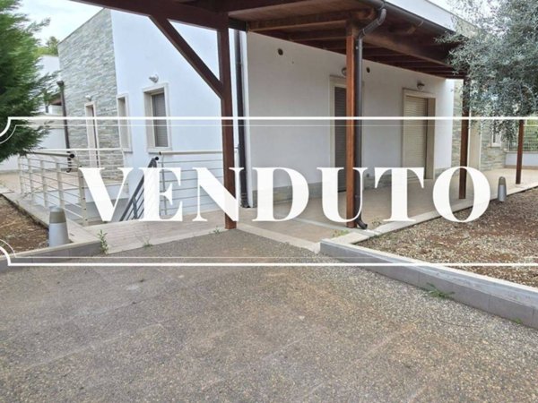 casa indipendente in vendita a Bari in zona Torre a Mare