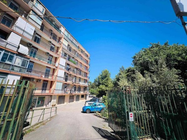 negozio in vendita a Bari in zona Carrassi