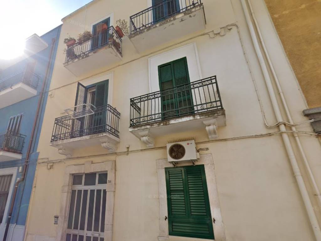 negozio in vendita a Bari in zona Carrassi