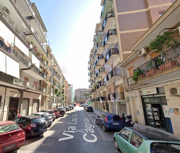 negozio in vendita a Bari in zona Poggiofranco