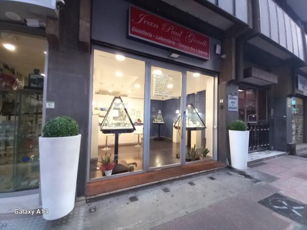 negozio in vendita a Bari in zona Murat