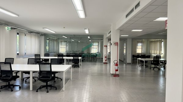 ufficio in vendita a Bari in zona Zona Industriale