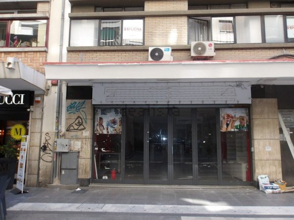 locale commerciale in vendita a Bari in zona Murat