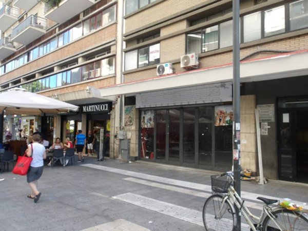 locale commerciale in vendita a Bari in zona Murat