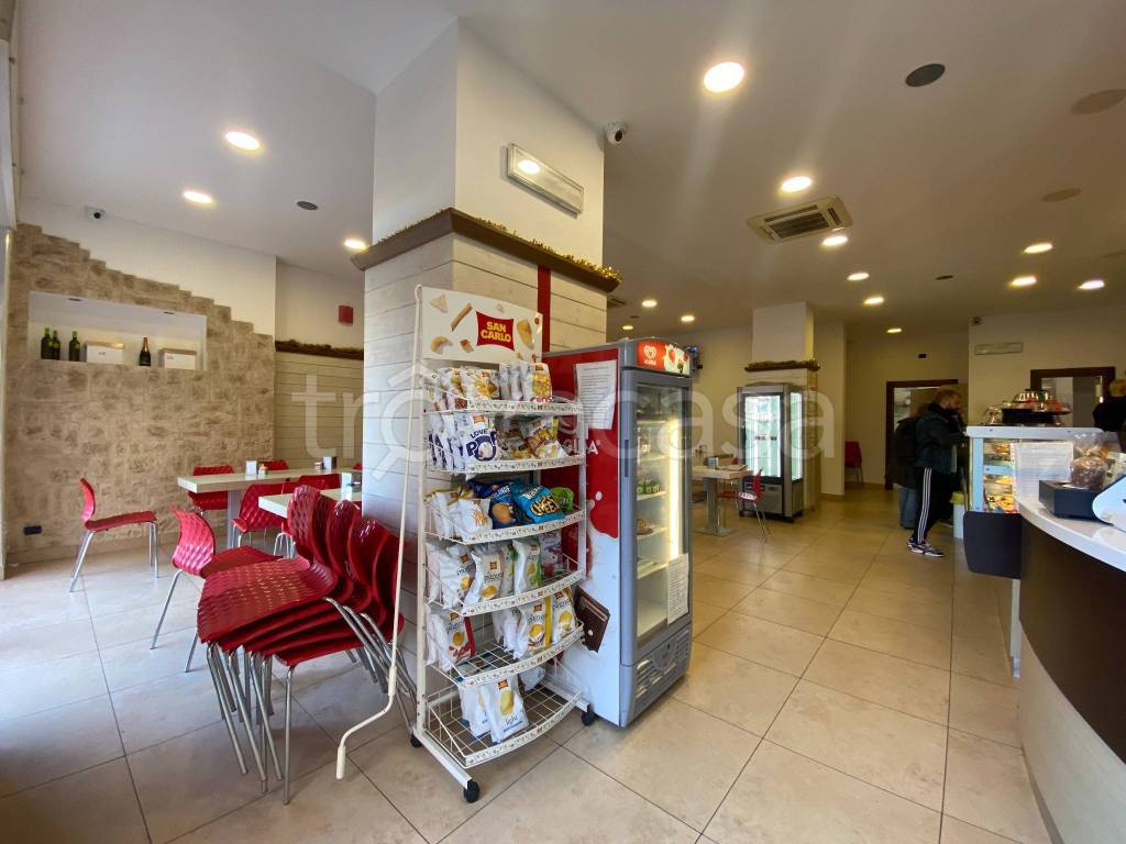negozio in vendita a Bari in zona Poggiofranco