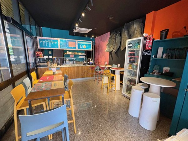 negozio in vendita a Bari in zona Mungivacca