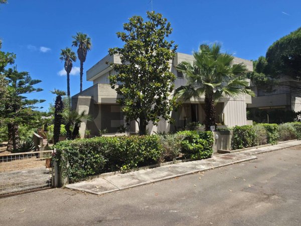 casa indipendente in vendita a Bari in zona Parco Adria