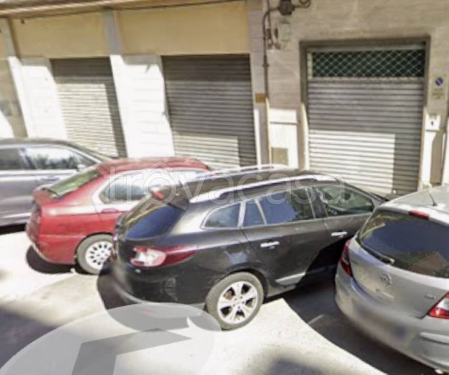 locale di sgombero in vendita a Bari in zona Poggiofranco