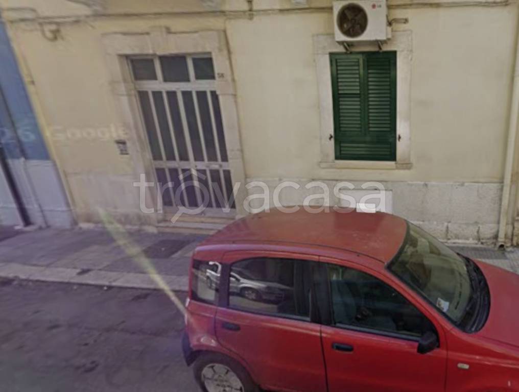 locale di sgombero in vendita a Bari in zona Carrassi