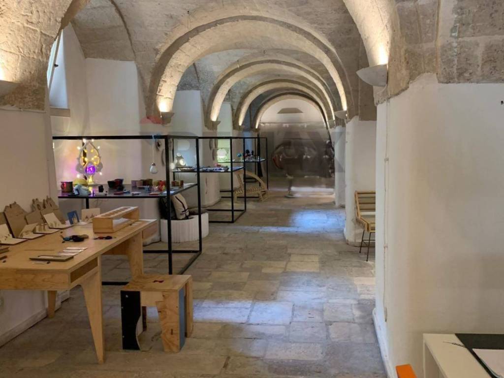 negozio in vendita a Bari in zona Murat