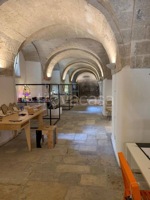 negozio in vendita a Bari in zona Città Vecchia