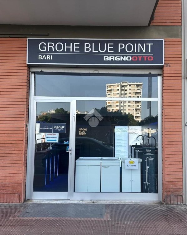 locale commerciale in vendita a Bari