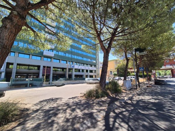 negozio in vendita a Bari in zona Poggiofranco