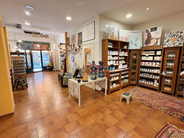 locale commerciale in vendita a Bari in zona Murat