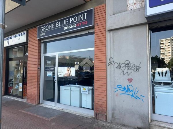 negozio in vendita a Bari in zona Poggiofranco