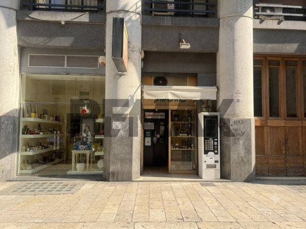 negozio in vendita a Bari in zona Murat