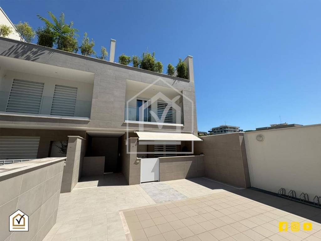 casa indipendente in vendita a Bari in zona Poggiofranco