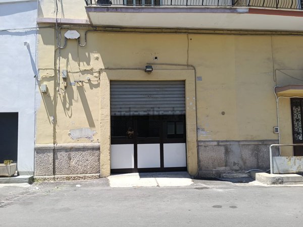 locale commerciale in vendita a Bari in zona Carbonara