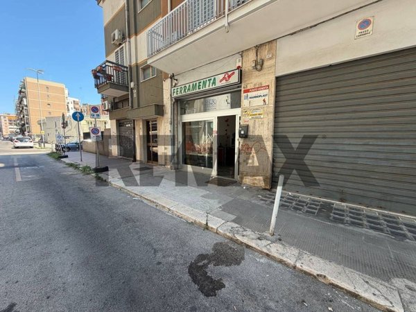 locale commerciale in vendita a Bari in zona Carrassi