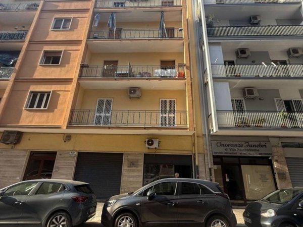 negozio in vendita a Bari in zona Carrassi