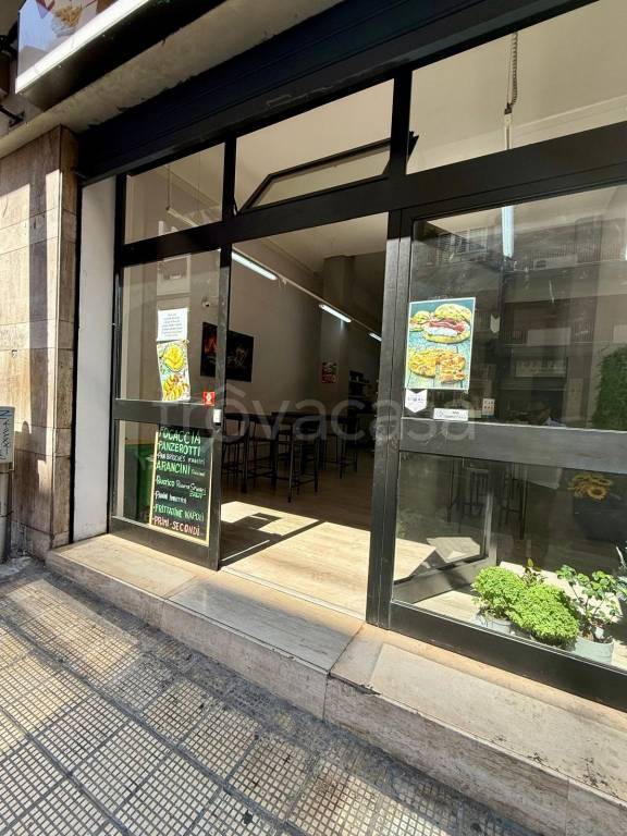 negozio in vendita a Bari in zona Picone