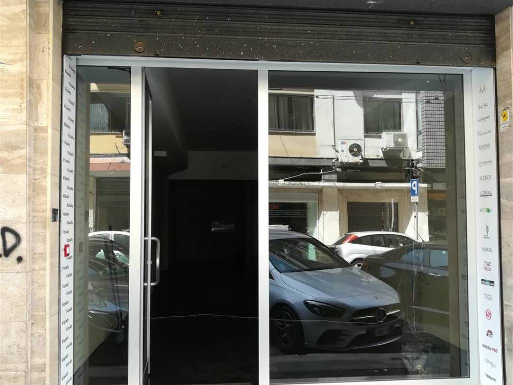 negozio in vendita a Bari in zona Murat