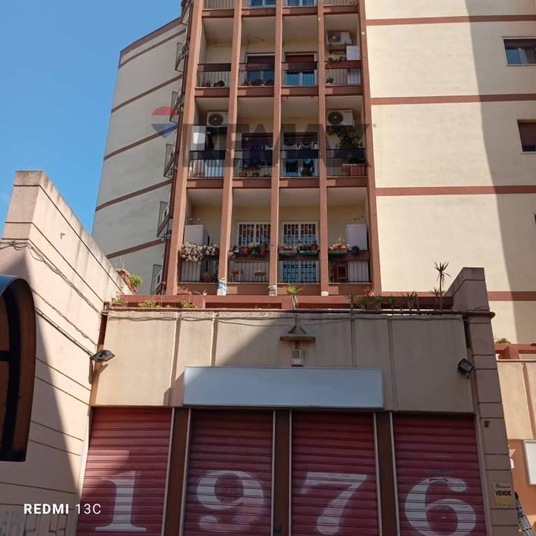 negozio in vendita a Bari in zona Picone